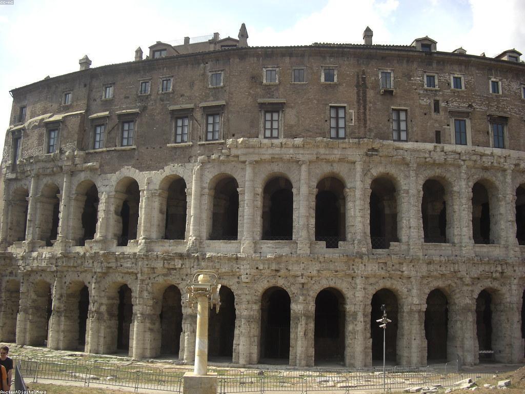 វិភាគការលេង: វប្បធម៌នៃការលេង និងការបង្ហាញអំពីអត្តសញ្ញាណ